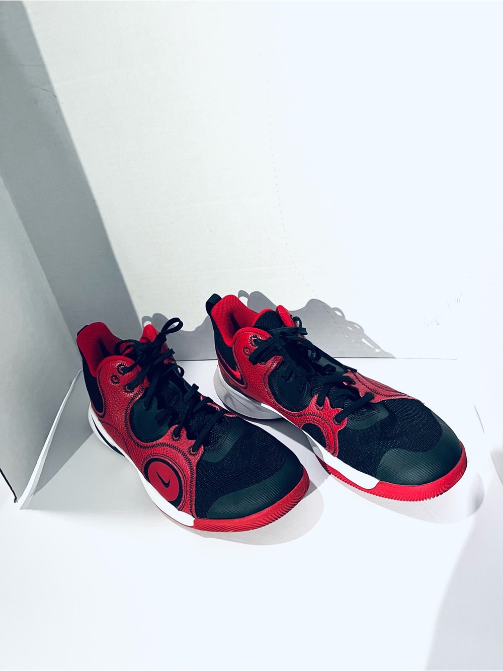 Nike Men’s FLY BY 2 Mid Low-Top Basketball Shoes. Black& Red. SIZE 11 - Picture 4 of 10